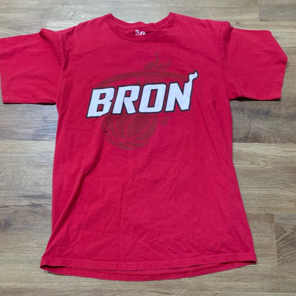 Miami Heat LeBron James Majestic SHIRSEY